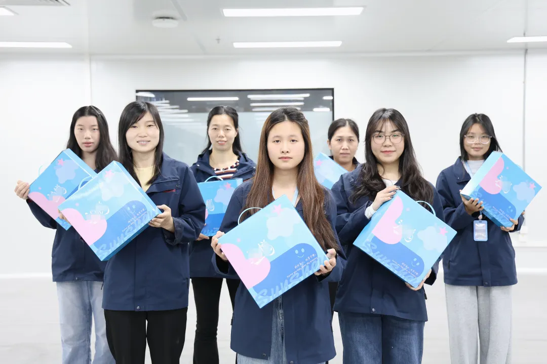 女神节：黄石“乒”出欢乐，，，，，昭通“河妆你甜美！